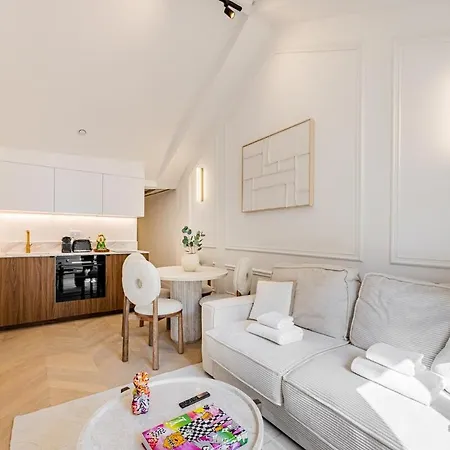 9#new 4 People - Saint-germain Notre-dame Париж