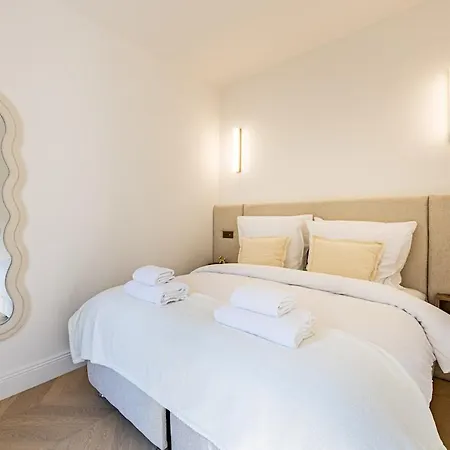 9#new 4 People - Saint-germain Notre-dame * Париж