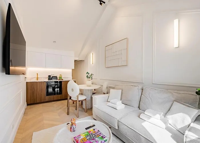 9#new 4 People - Saint-germain Notre-dame Париж