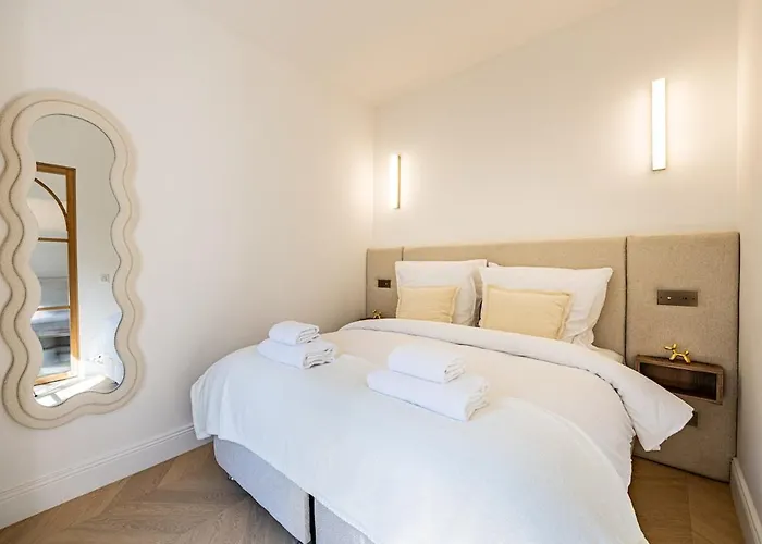 9#new 4 People - Saint-germain Notre-dame * Париж